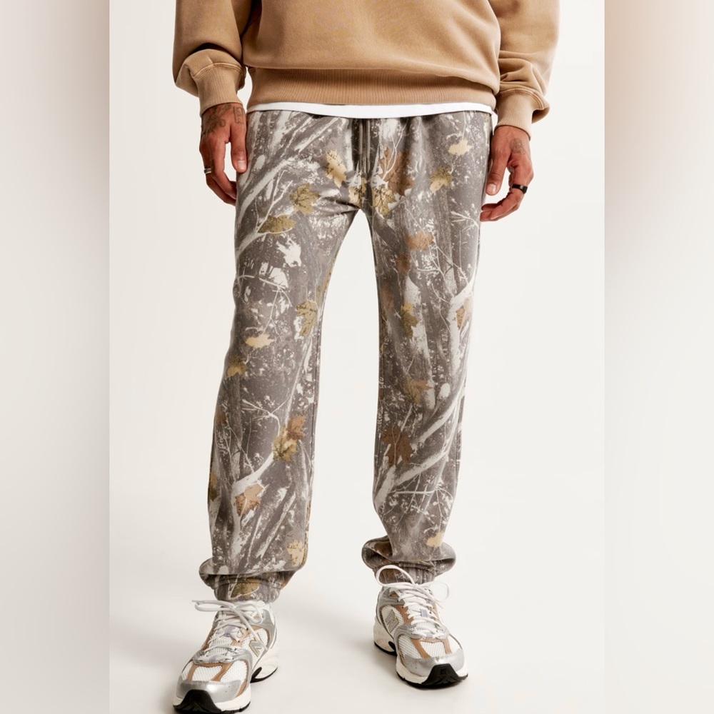 Abercrombie & Fitch Camo Essential Sweatpants